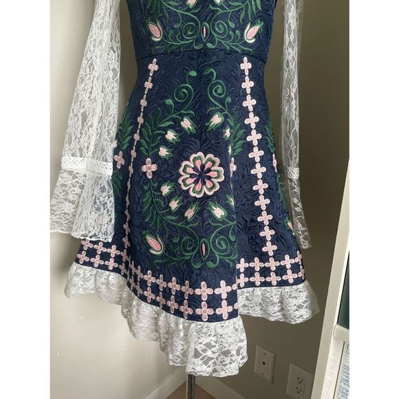 💙 Comino Couture Embroidered Lace Dress - Picture 5 of 16